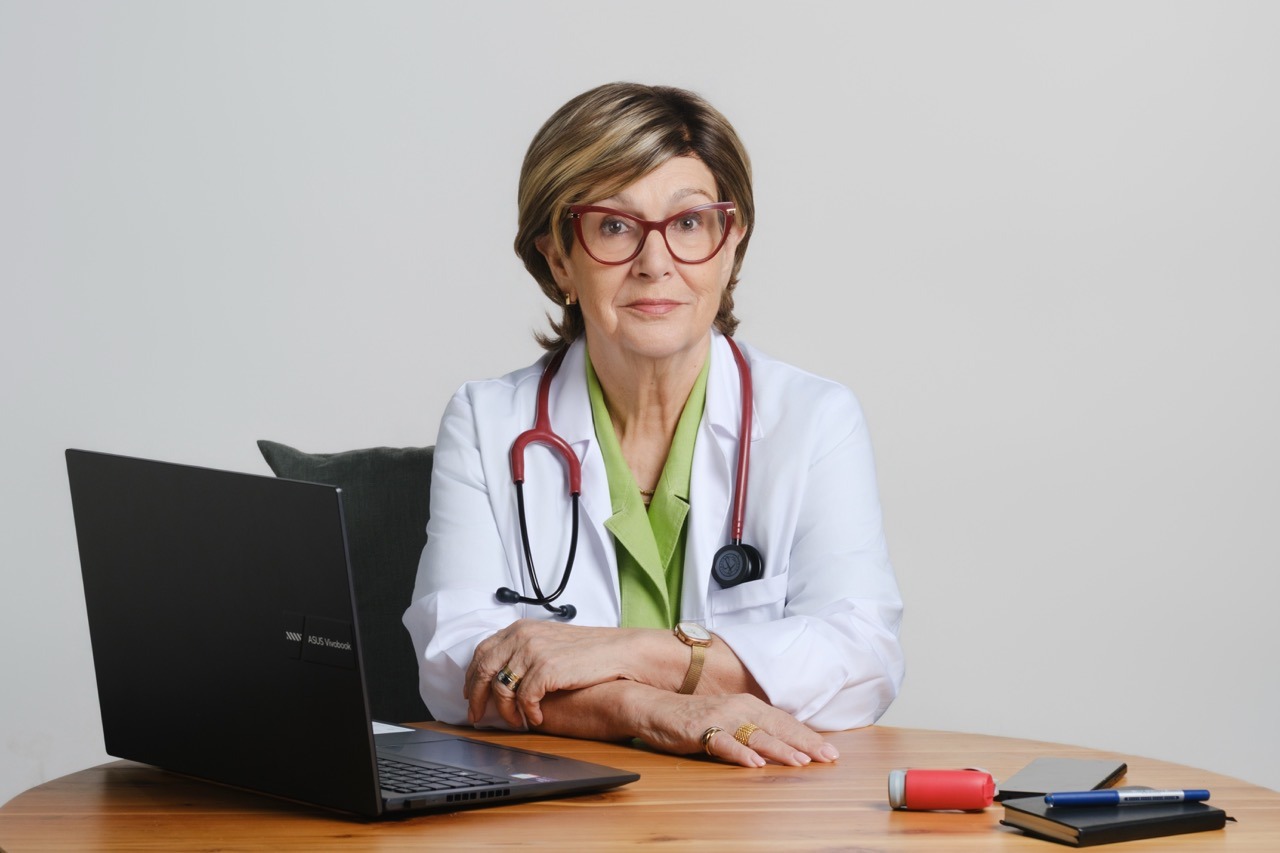 fotografia de retrato de médica em estudio