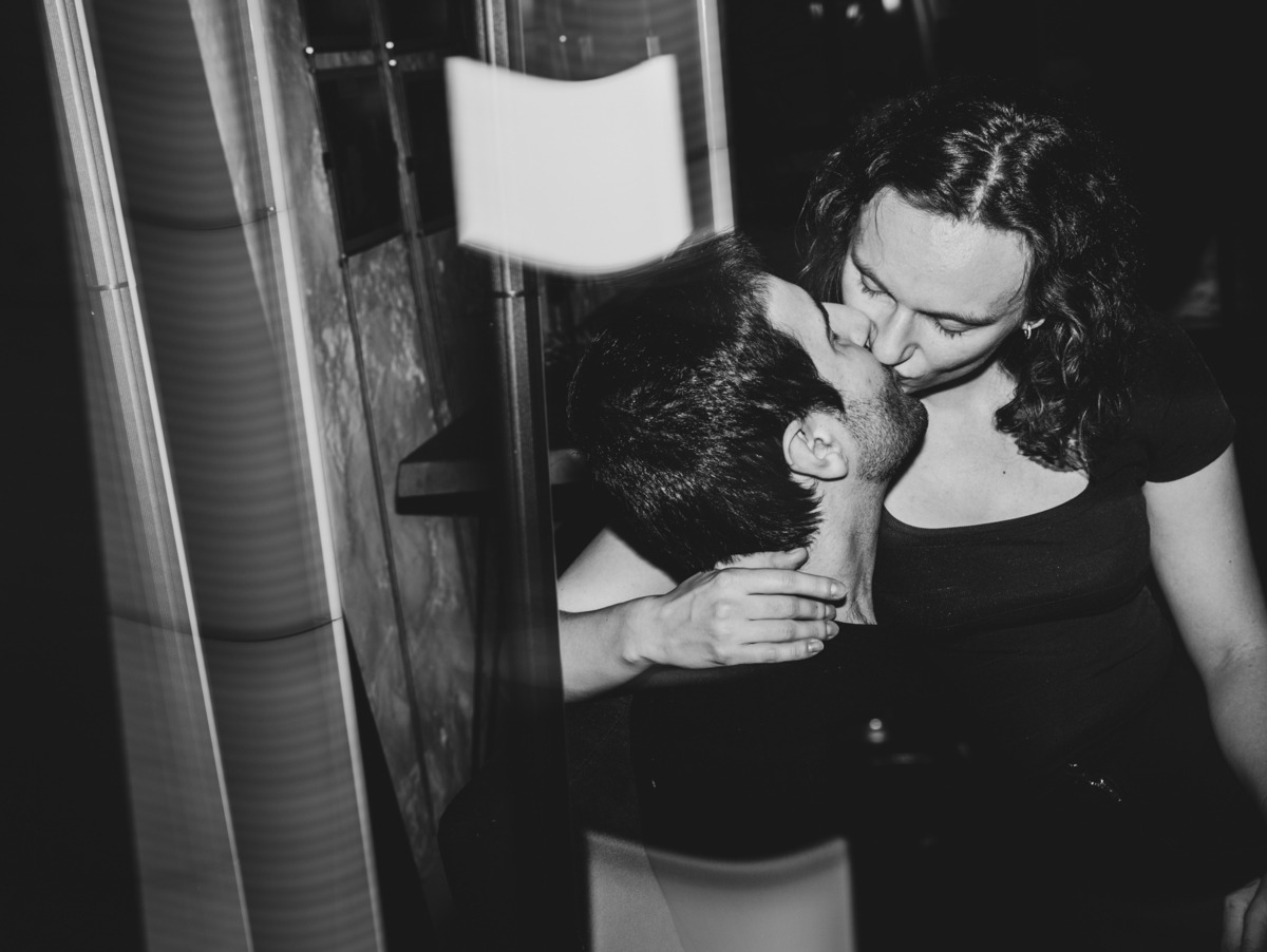 Sessão de Casal em Estúdio — Leo & Paulina | Retratos com Emoção e Elegância